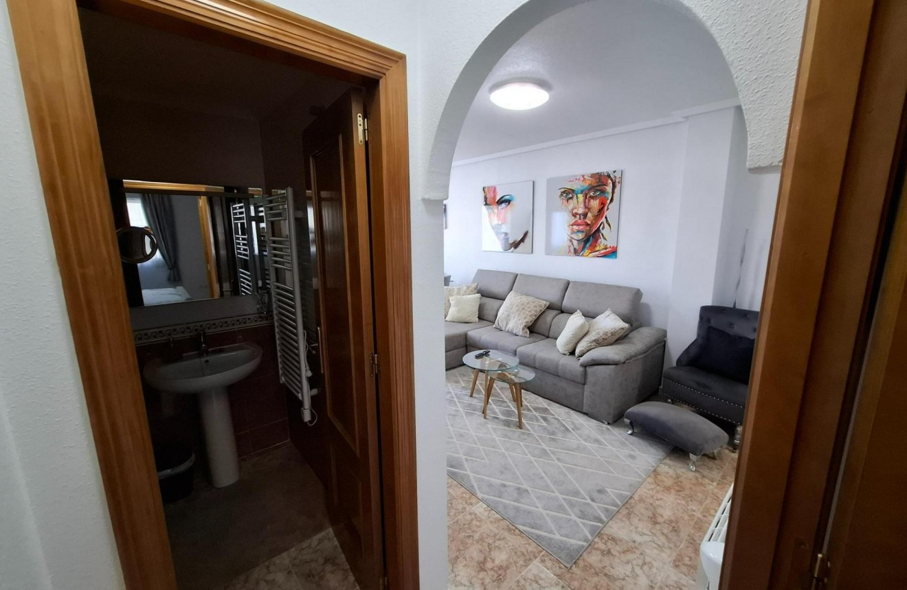 Resale - Apartment / flat -
Torrevieja - Los altos