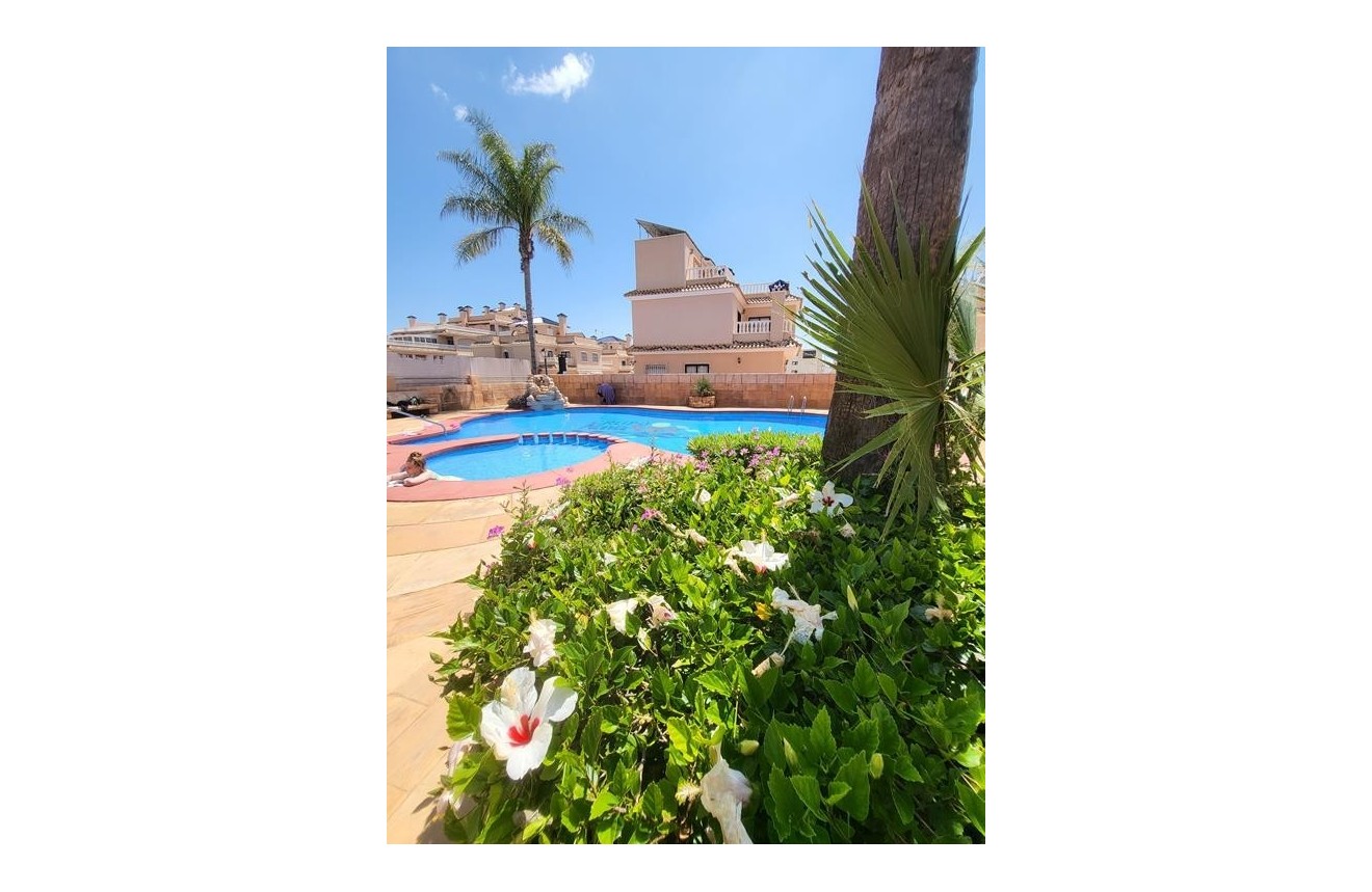 Resale - Chalet -
Torrevieja - Costa Blanca