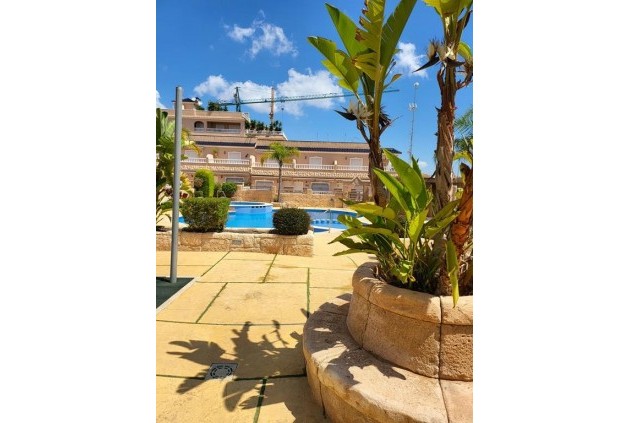 Resale - Chalet -
Torrevieja - Costa Blanca