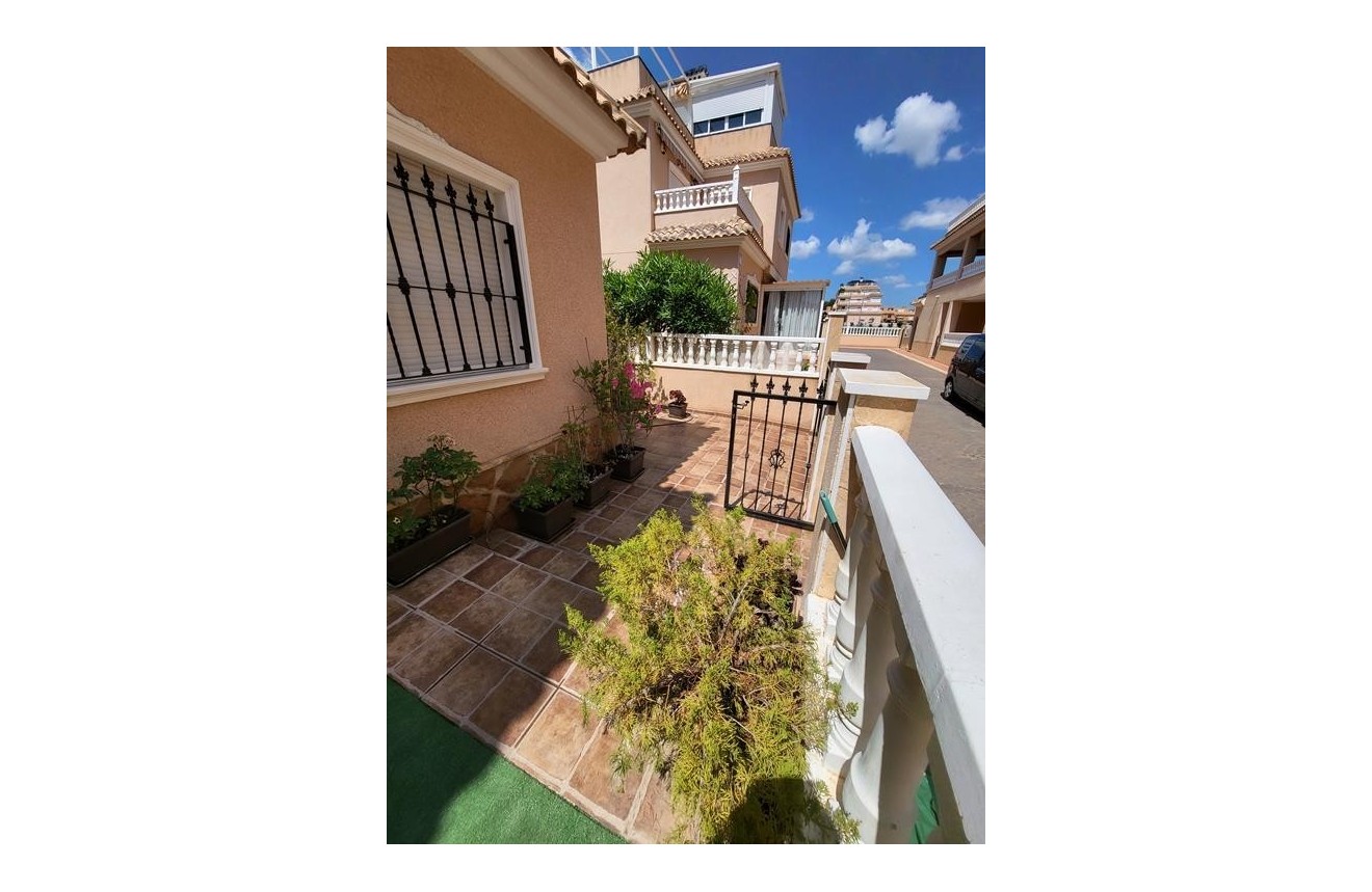 Resale - Chalet -
Torrevieja - Costa Blanca