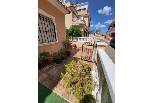 Resale - Chalet -
Torrevieja - Costa Blanca