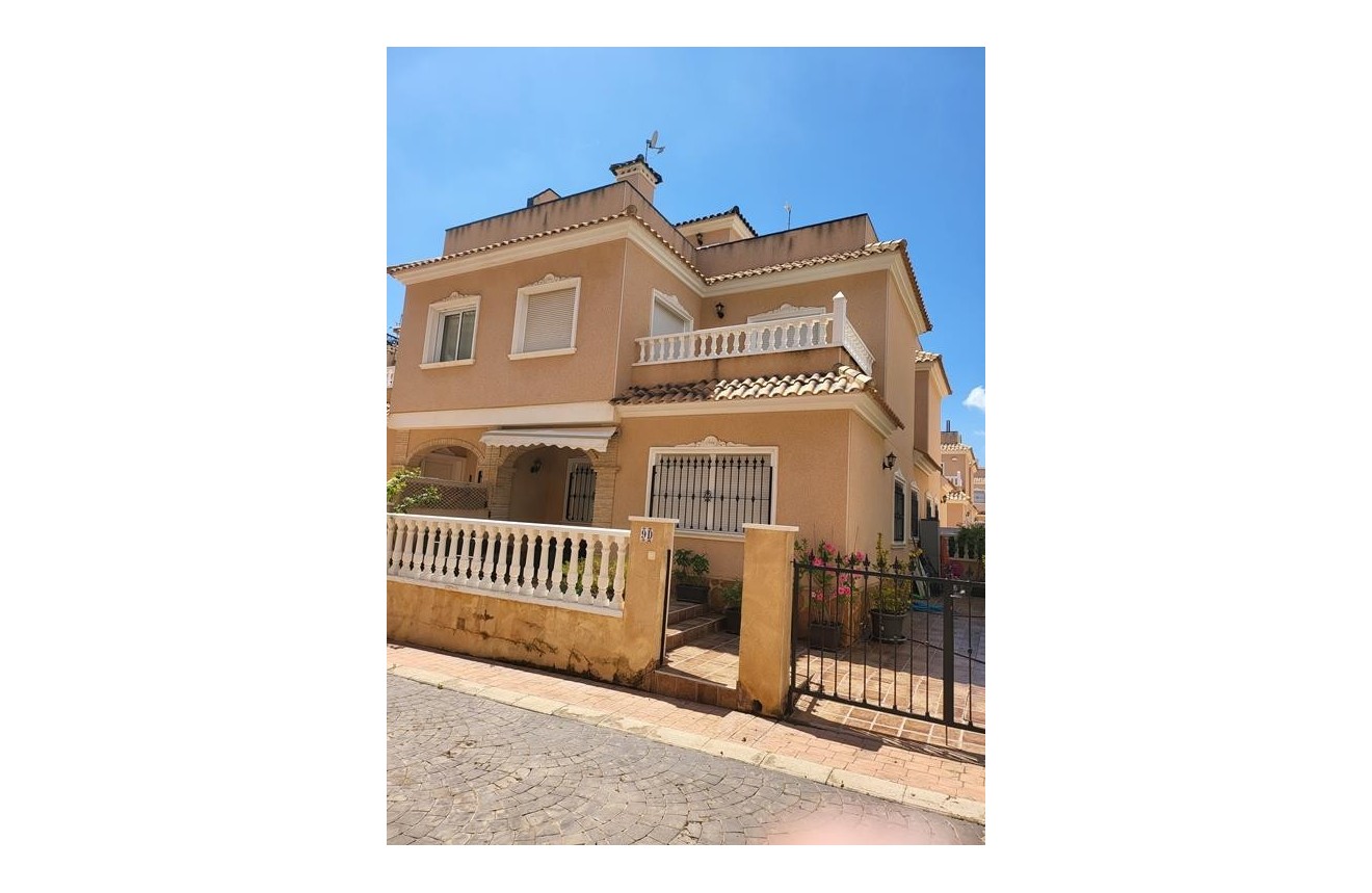 Resale - Chalet -
Torrevieja - Costa Blanca