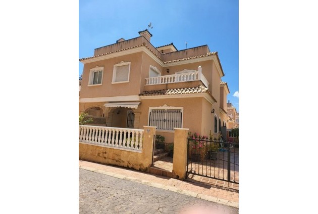 Resale - Chalet -
Torrevieja - Costa Blanca