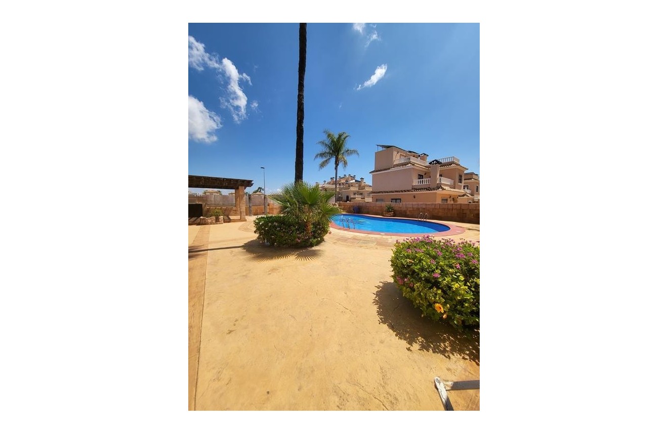 Resale - Chalet -
Torrevieja - Costa Blanca