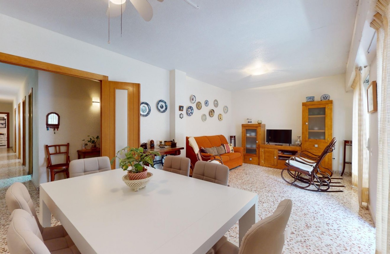 Resale - Apartment / flat -
Torrevieja - Playa del Cura