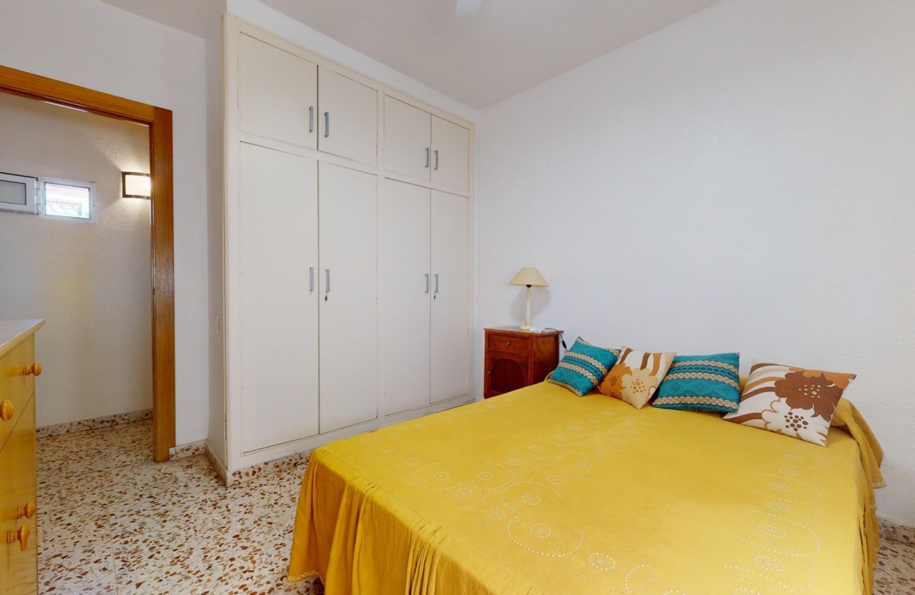 Resale - Apartment / flat -
Torrevieja - Playa del Cura