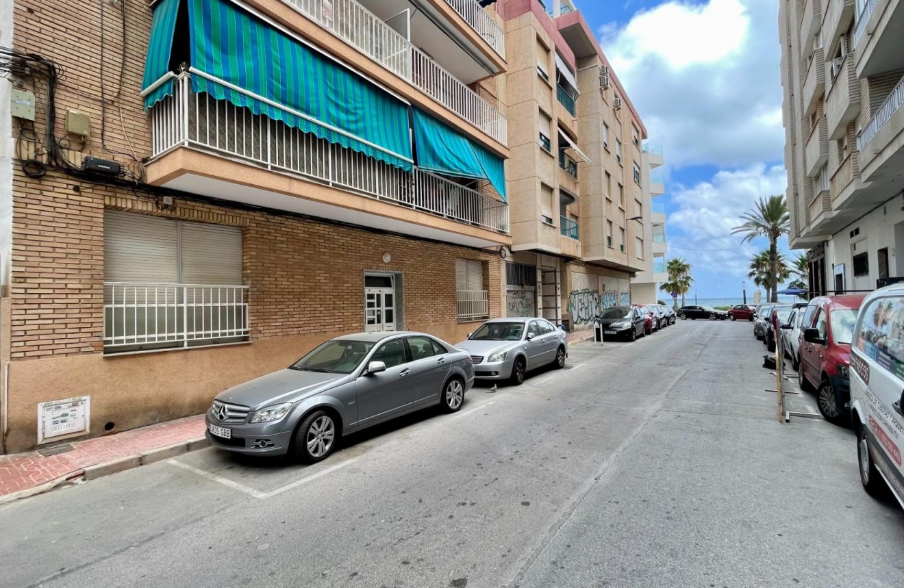 Resale - Apartment / flat -
Torrevieja - Playa del Cura