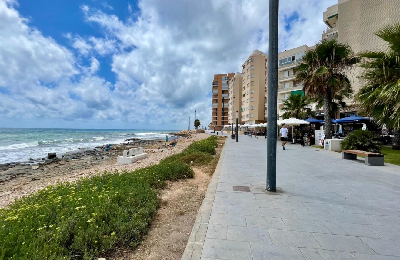 Z drugiej ręki - Mieszkanie w bloku -
Torrevieja - Playa del Cura