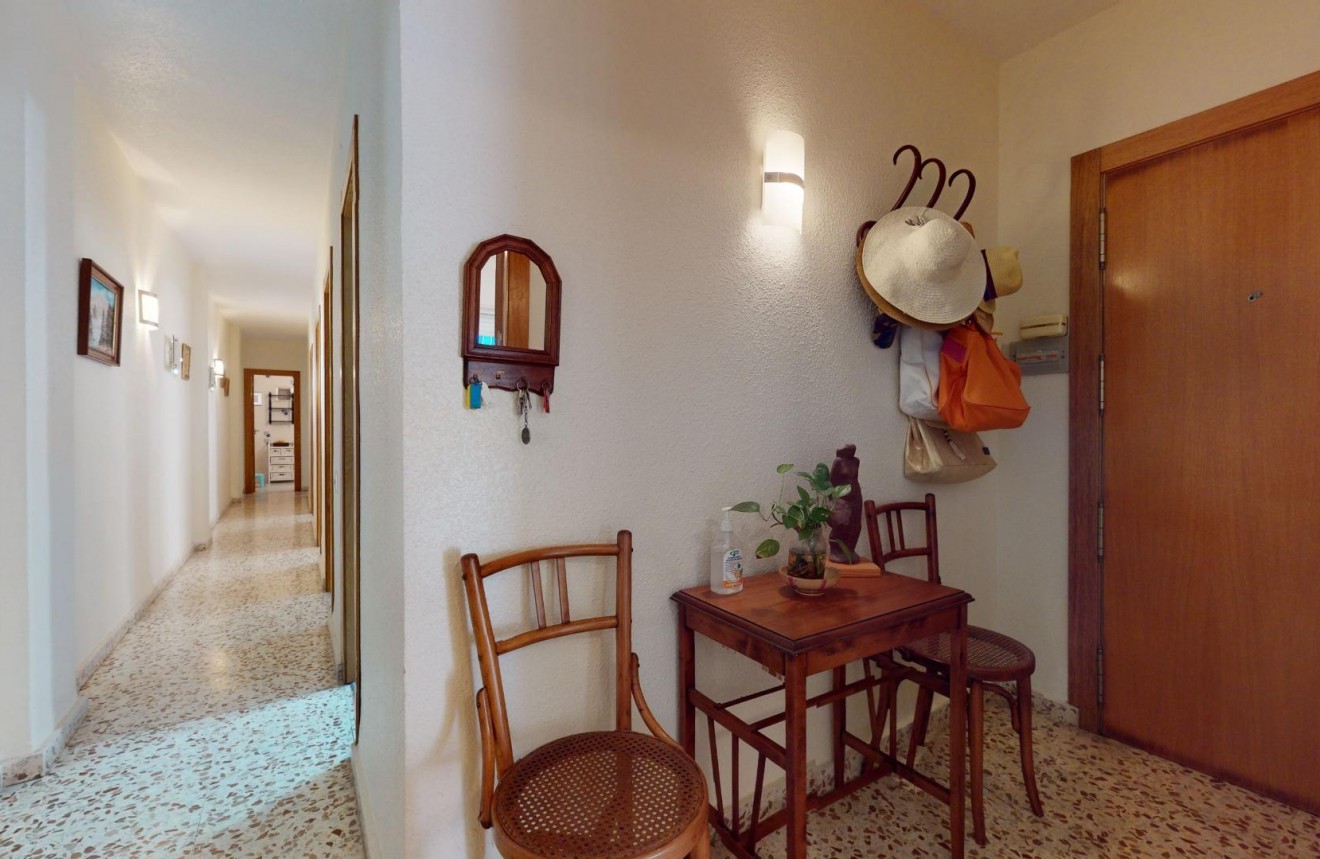 Resale - Apartment / flat -
Torrevieja - Playa del Cura