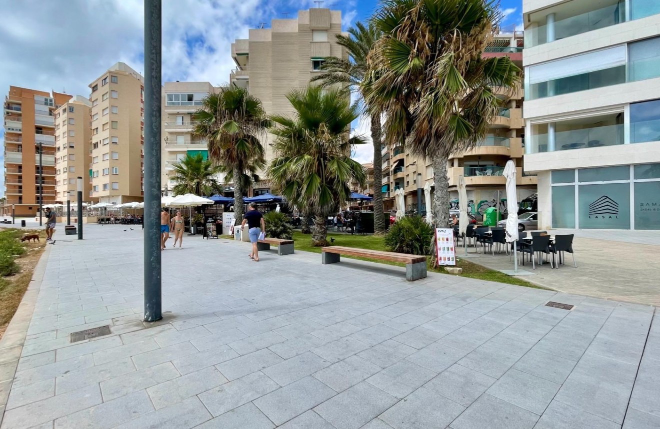 Z drugiej ręki - Mieszkanie w bloku -
Torrevieja - Playa del Cura