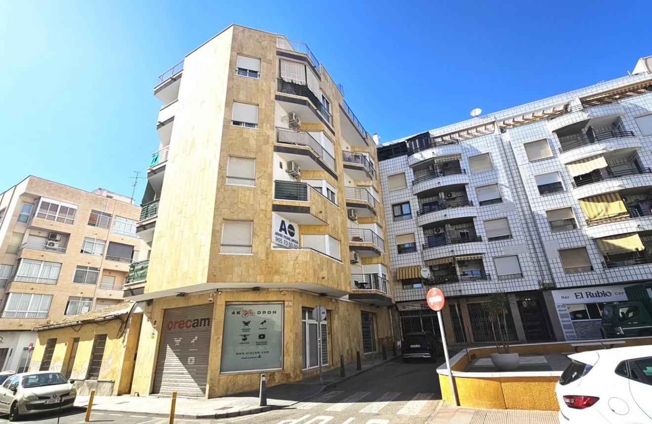 Resale - Apartment / flat -
Torrevieja - Centro