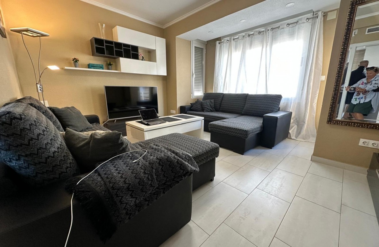 Tweedehands - Appartement / flat -
Torrevieja - Paseo maritimo