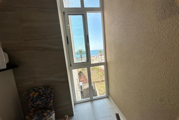 Resale - Apartment / flat -
Torrevieja - Paseo maritimo