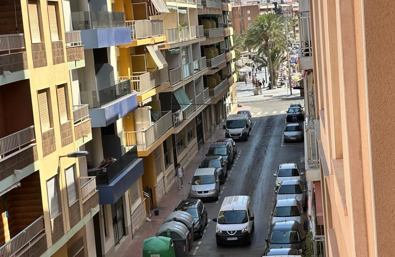 Resale - Apartment / flat -
Torrevieja - Paseo maritimo