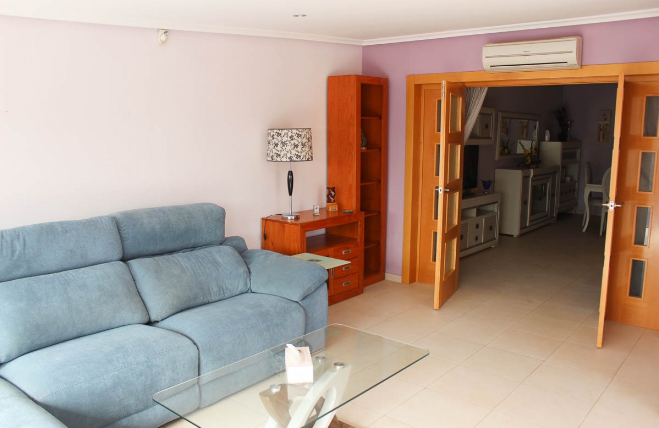 Resale - Chalet -
Torrevieja - Costa Blanca