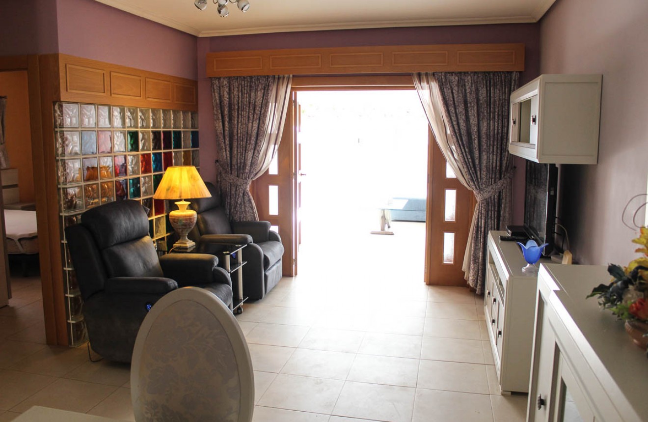 Resale - Chalet -
Torrevieja - Costa Blanca