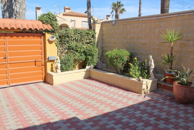 Resale - Chalet -
Torrevieja - Costa Blanca