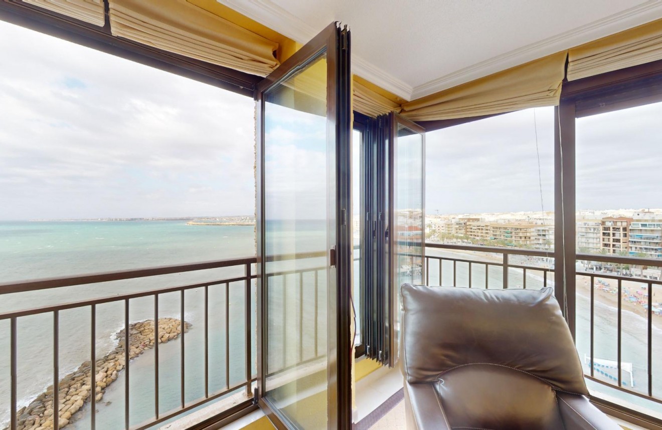 D'occasion - Appartement -
Torrevieja - Playa del Cura