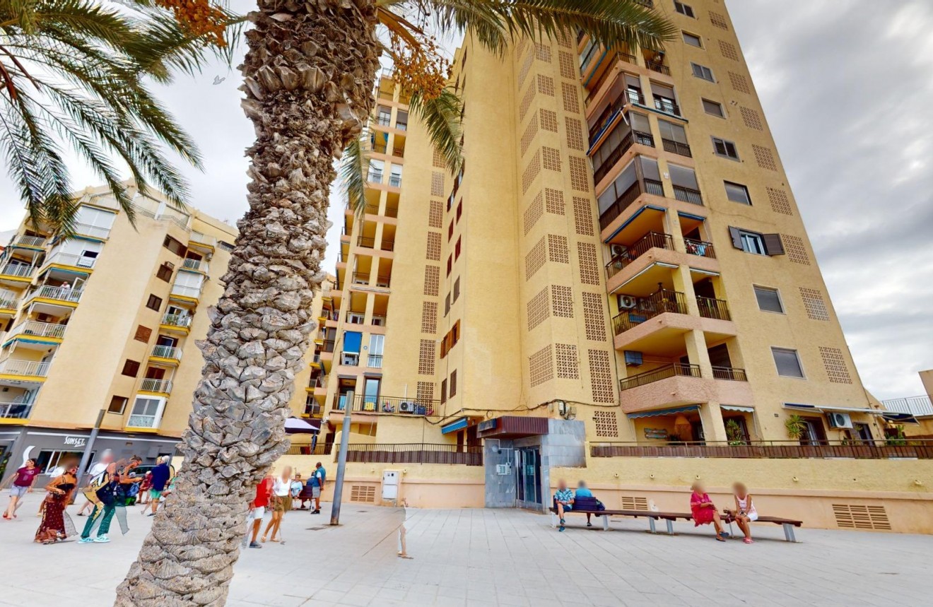 Resale - Apartment / flat -
Torrevieja - Playa del Cura