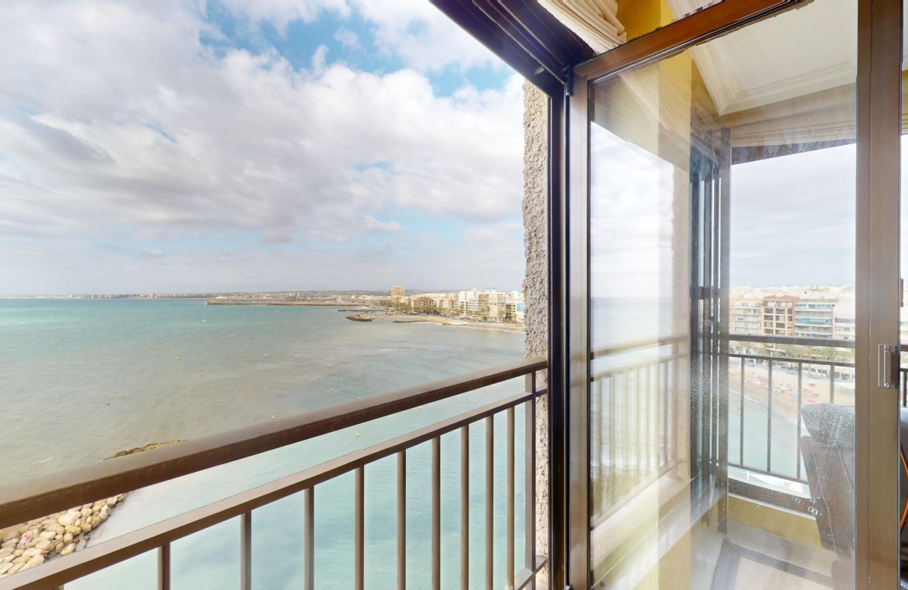 Resale - Apartment / flat -
Torrevieja - Playa del Cura