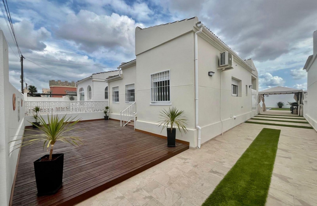 Segunda mano - Chalet -
Torrevieja - San luis