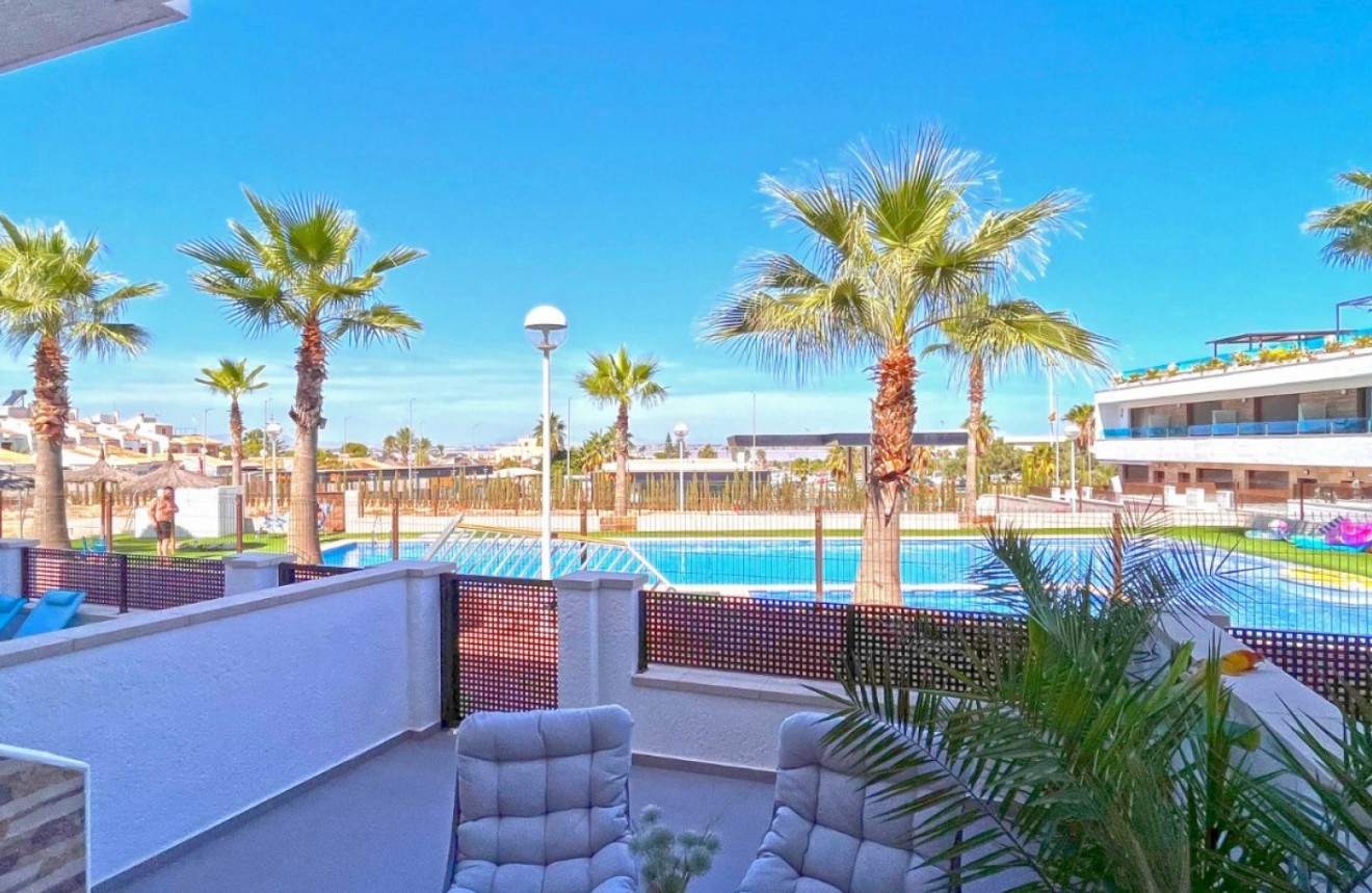 Resale - Chalet -
Torrevieja - Costa Blanca