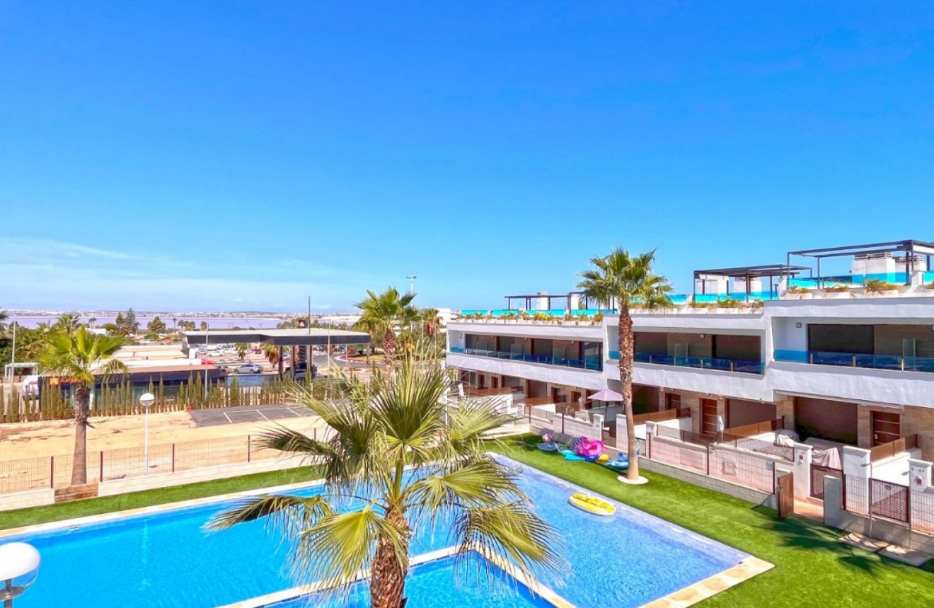 Resale - Chalet -
Torrevieja - Costa Blanca