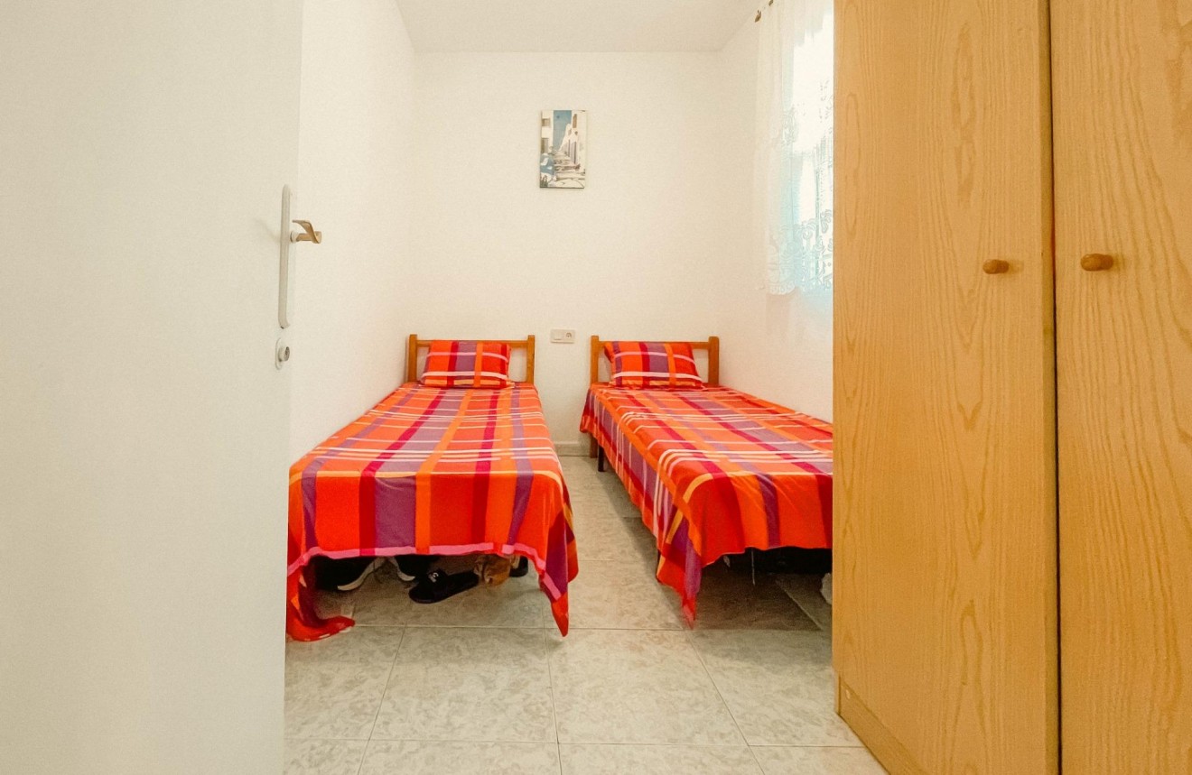 Tweedehands - Appartement / flat -
Torrevieja - Estacion de autobuses