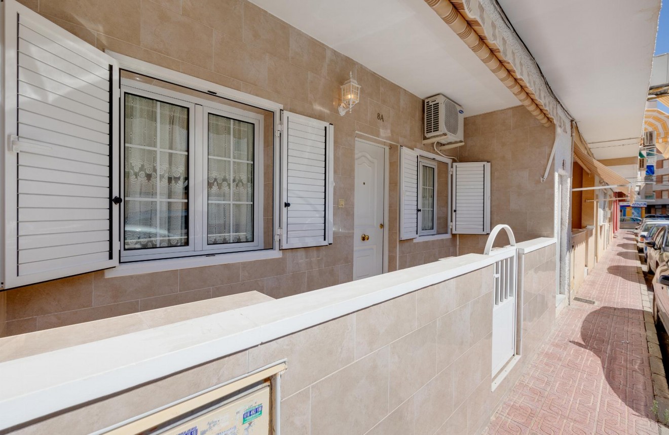 Resale - Bungalow -
Torrevieja - Costa Blanca