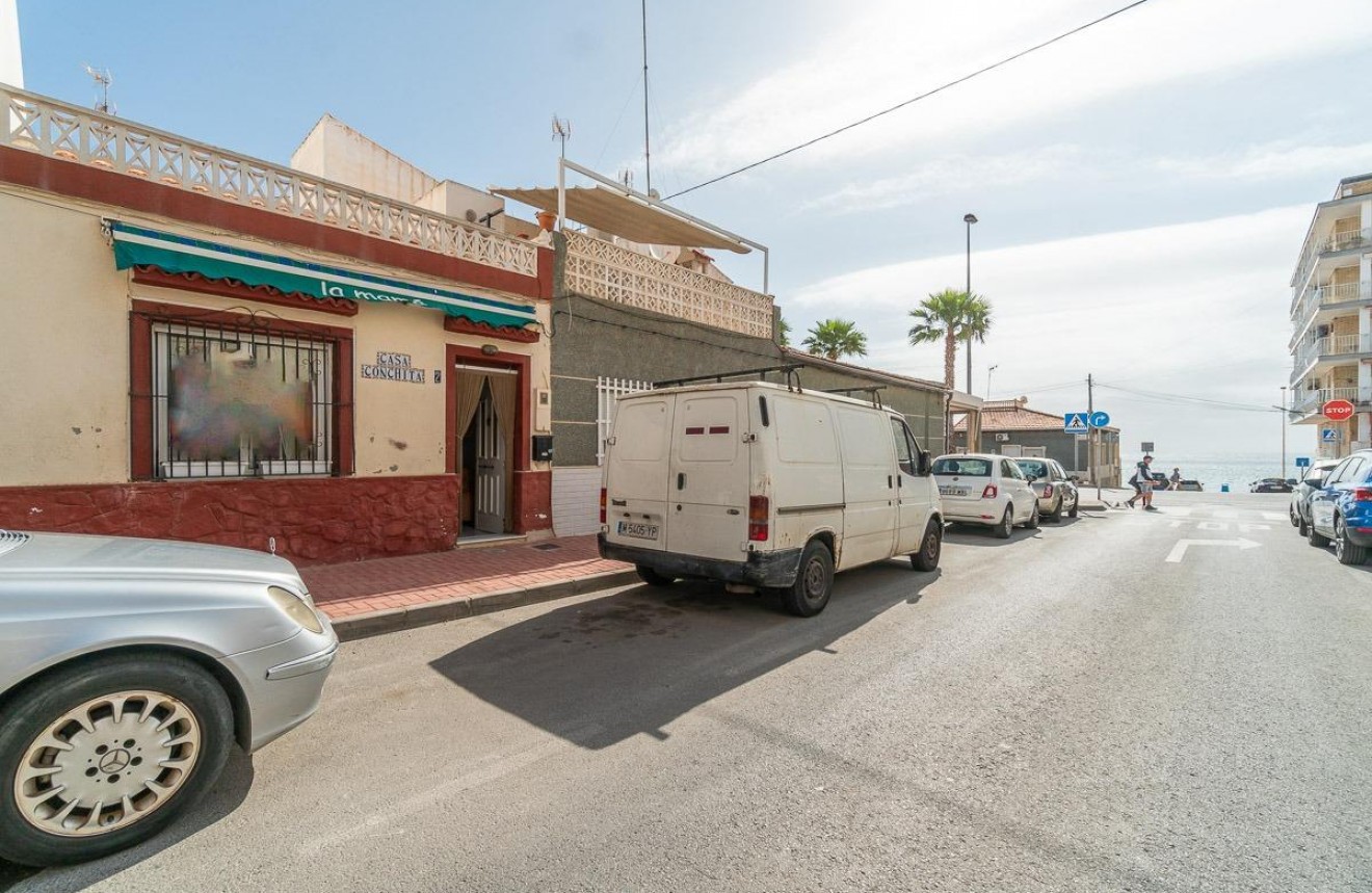 Z drugiej ręki - Mieszkanie w bloku -
Torrevieja - Playa de los Naufragos