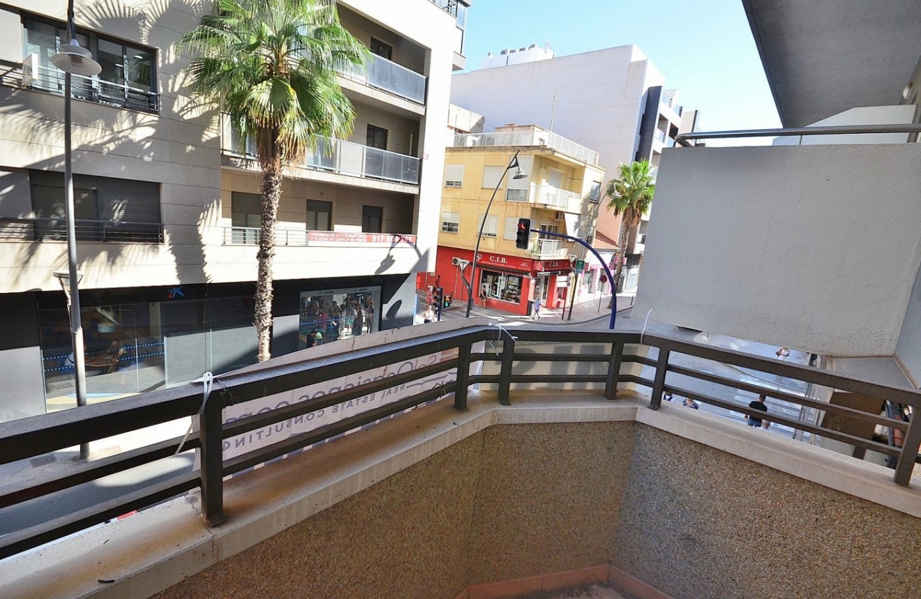 Z drugiej ręki - Mieszkanie w bloku -
Torrevieja - Centro