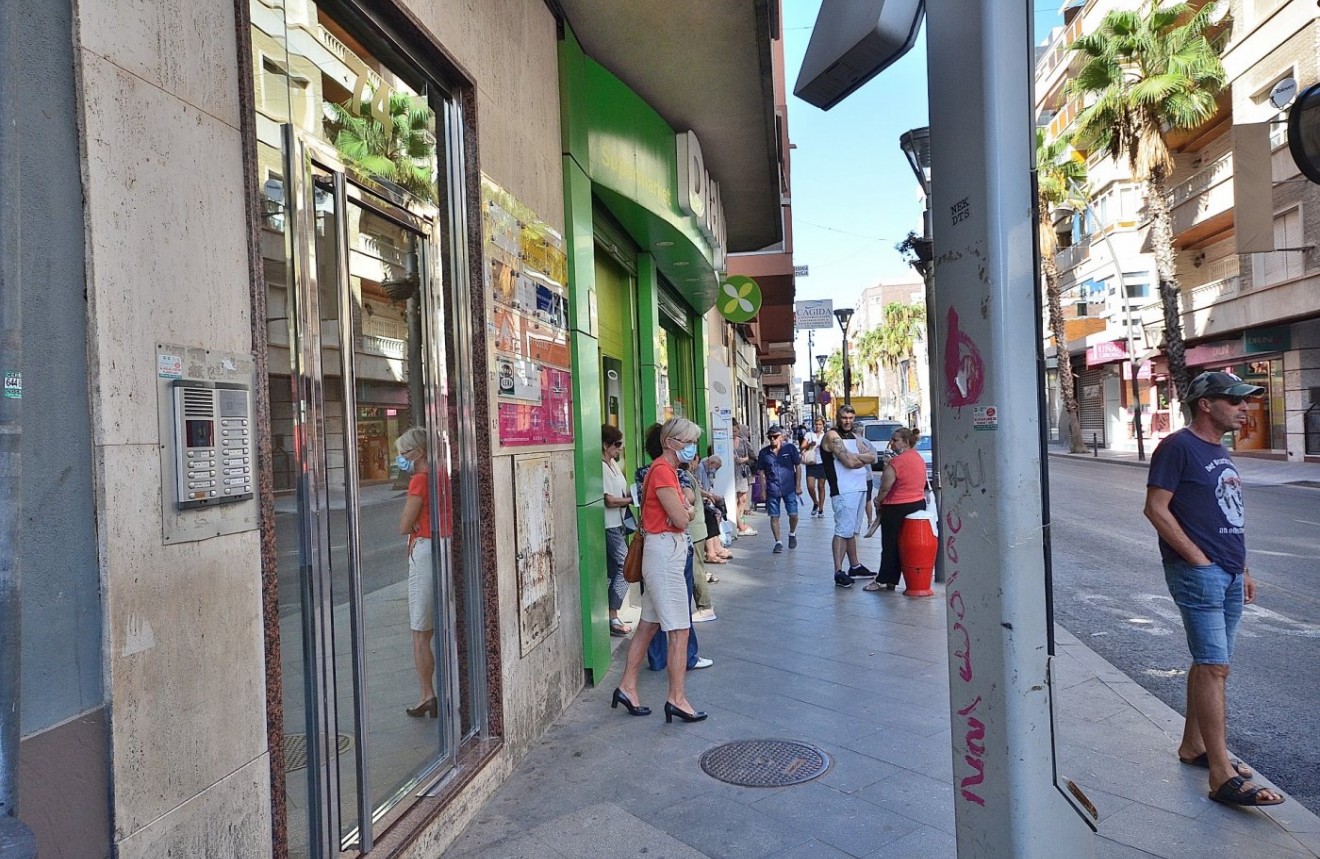 Z drugiej ręki - Mieszkanie w bloku -
Torrevieja - Centro