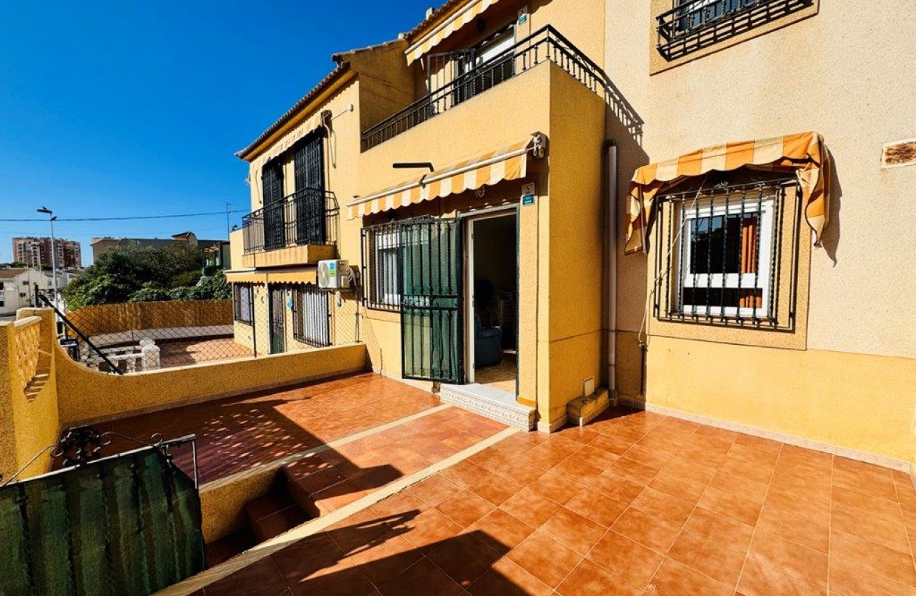 Resale - Chalet -
Torrevieja - Costa Blanca