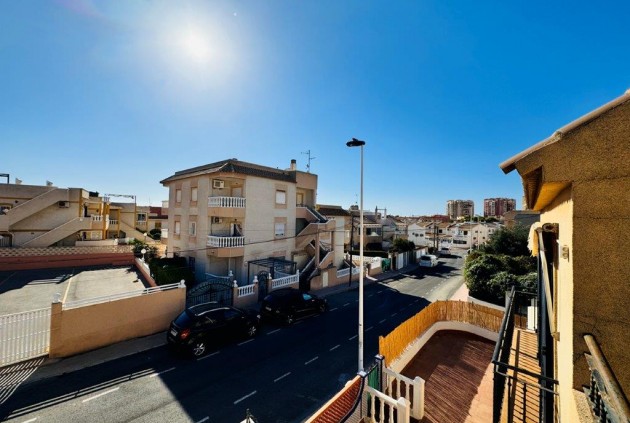 Resale - Chalet -
Torrevieja - Costa Blanca