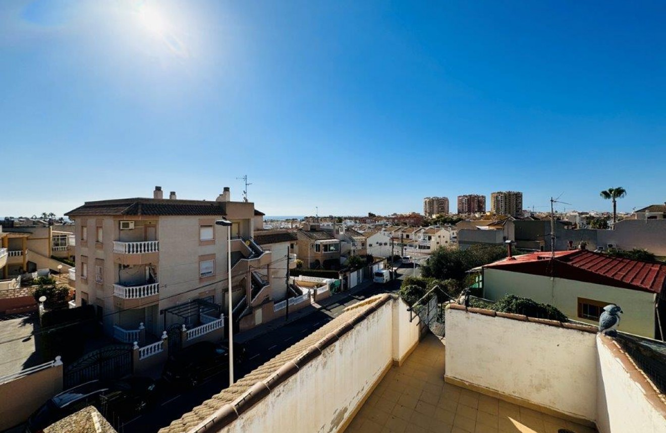 Resale - Chalet -
Torrevieja - Costa Blanca