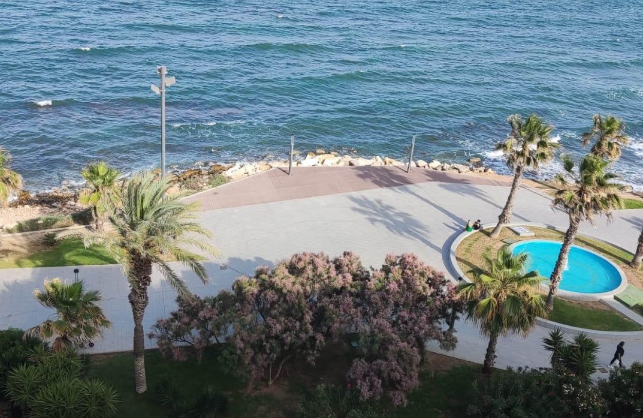 D'occasion - Appartement -
Torrevieja - Playa del Cura