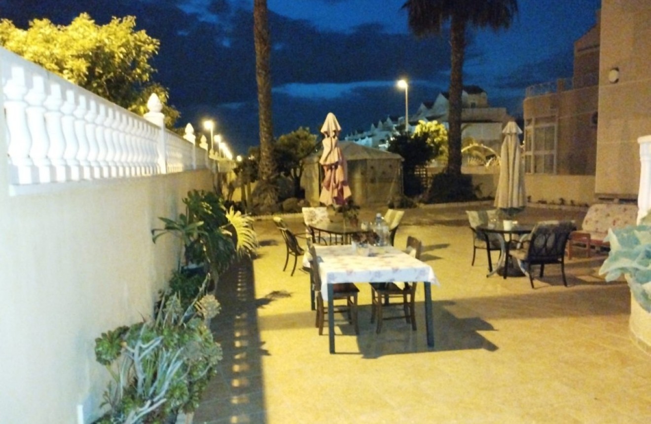 Z drugiej ręki - Szalet -
Torrevieja - Costa Blanca