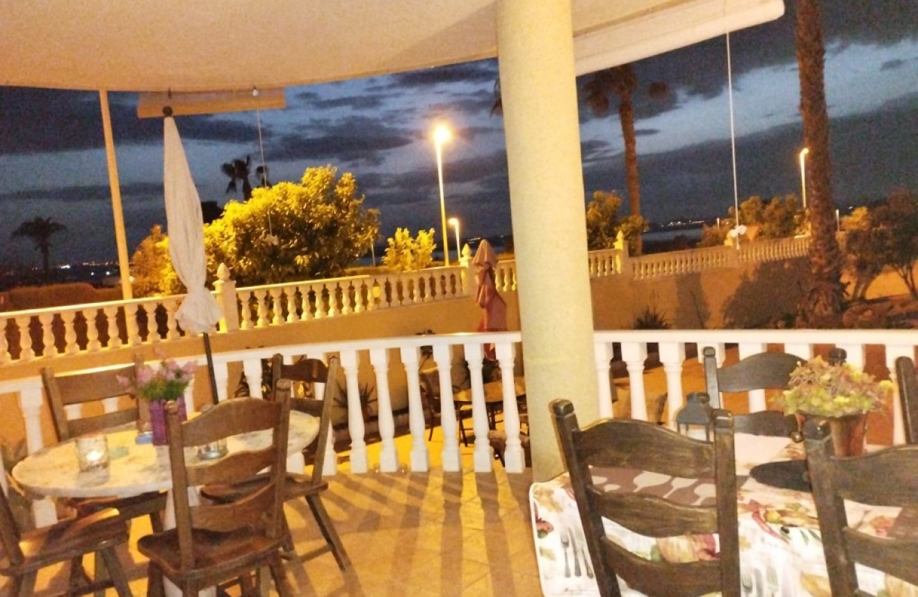 Z drugiej ręki - Szalet -
Torrevieja - Costa Blanca