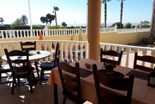 Resale - Chalet -
Torrevieja - Costa Blanca