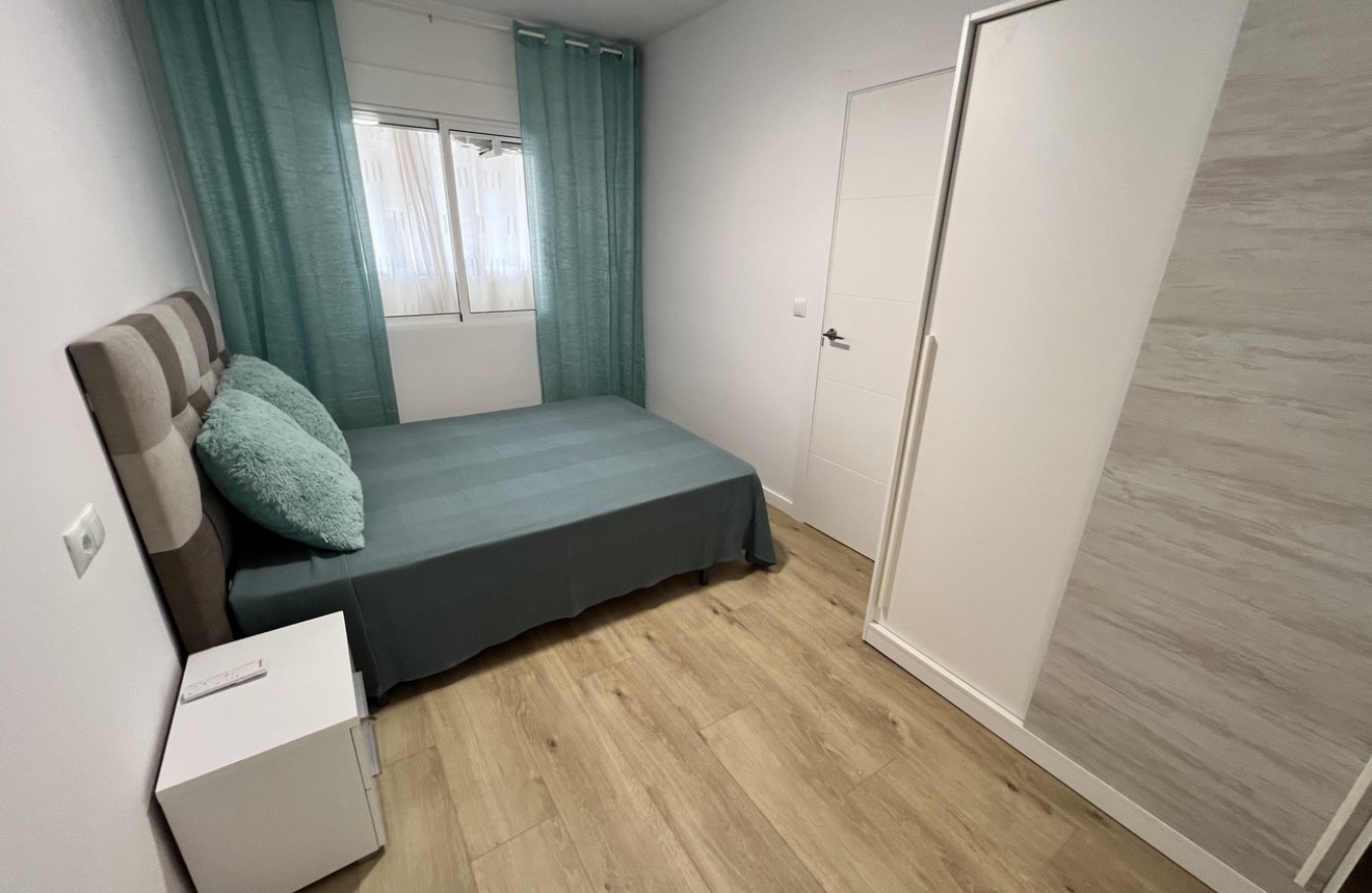 Segunda mano - Apartamento / piso -
Torrevieja - Centro