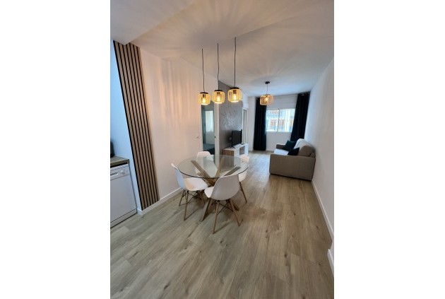 Tweedehands - Appartement / flat -
Torrevieja - Centro