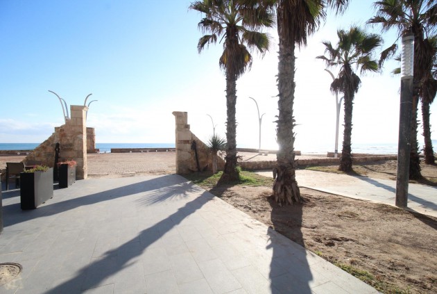 Z drugiej ręki - Mieszkanie w bloku -
Torrevieja - La Mata