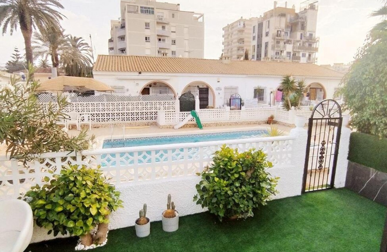 Z drugiej ręki - Bungalow -
Torrevieja - Nueva Torrevieja