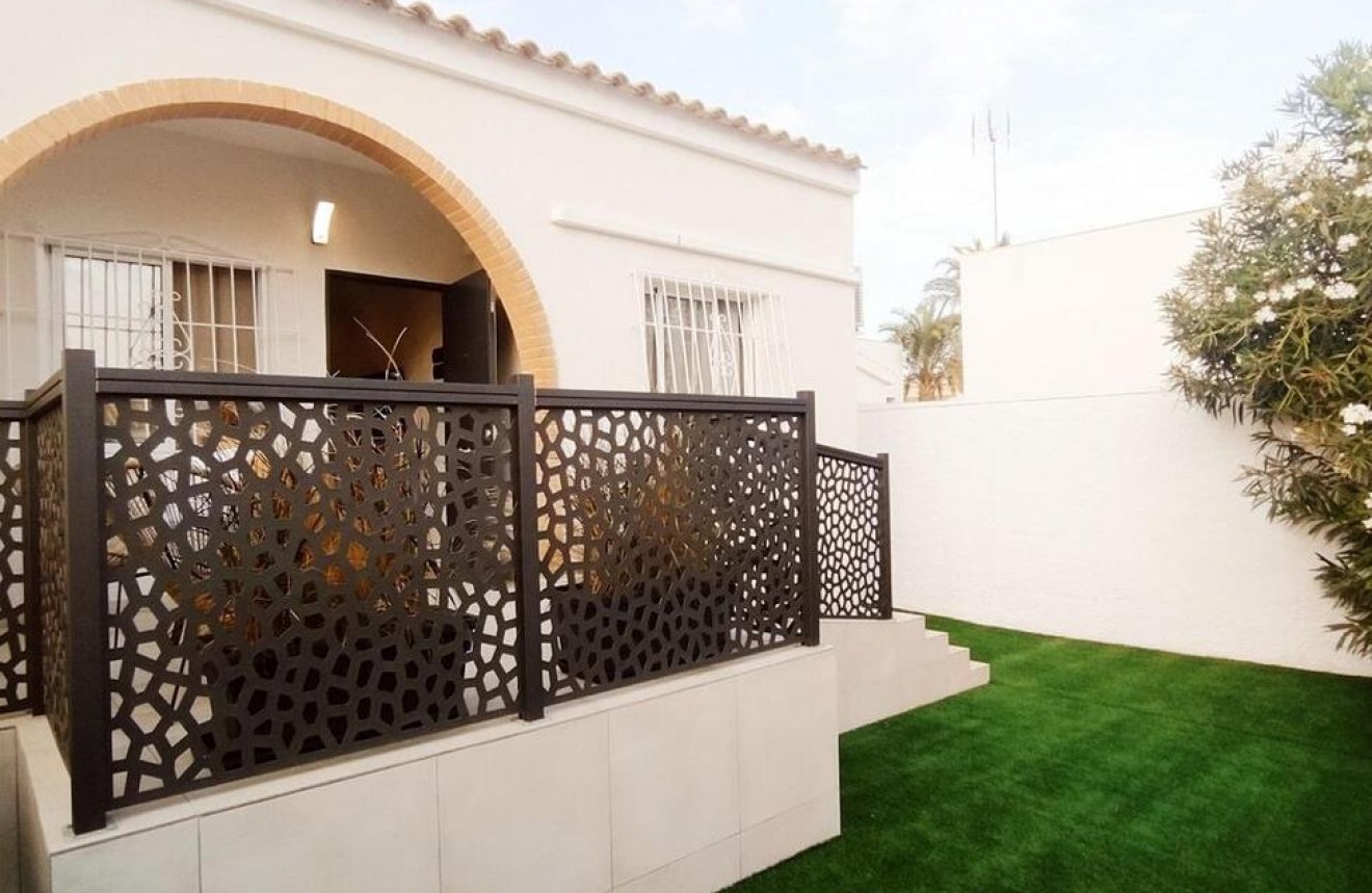 Z drugiej ręki - Bungalow -
Torrevieja - Nueva Torrevieja