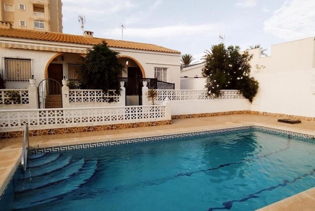 Z drugiej ręki - Bungalow -
Torrevieja - Nueva Torrevieja