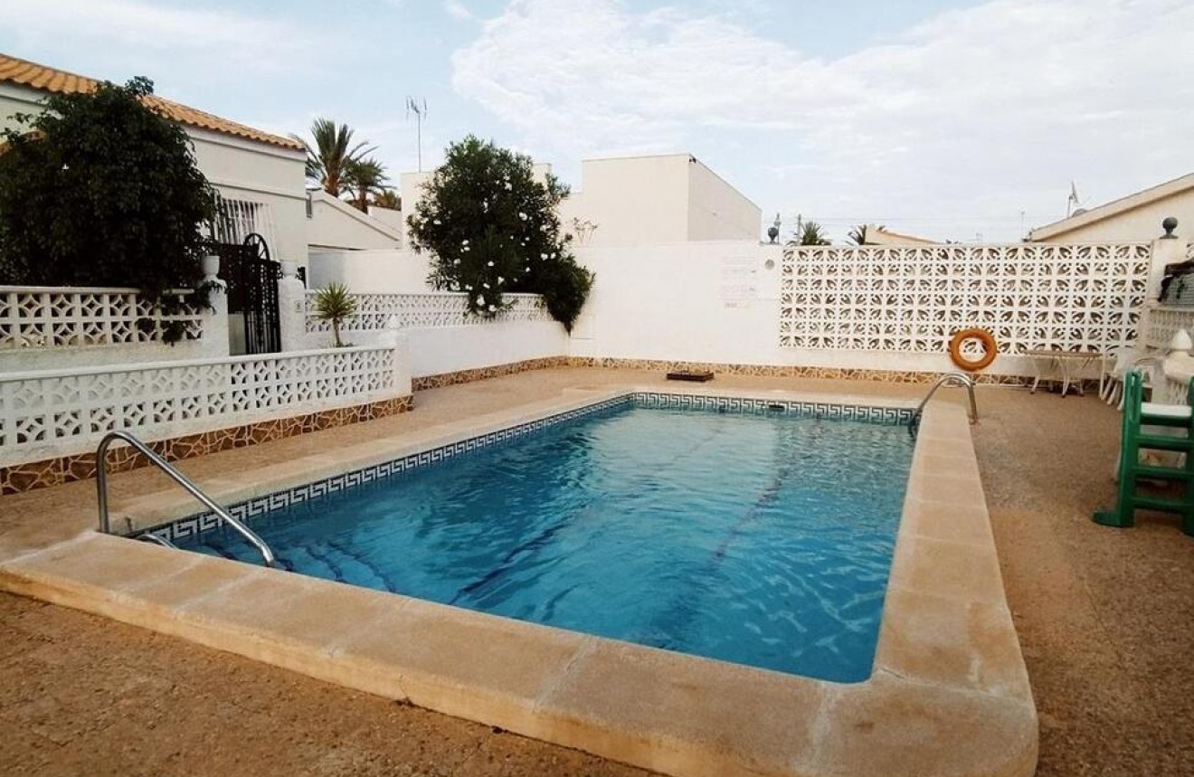 Z drugiej ręki - Bungalow -
Torrevieja - Nueva Torrevieja