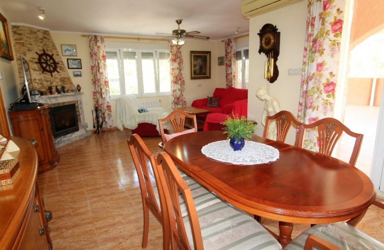 Resale - Chalet -
Torrevieja - Los Balcones