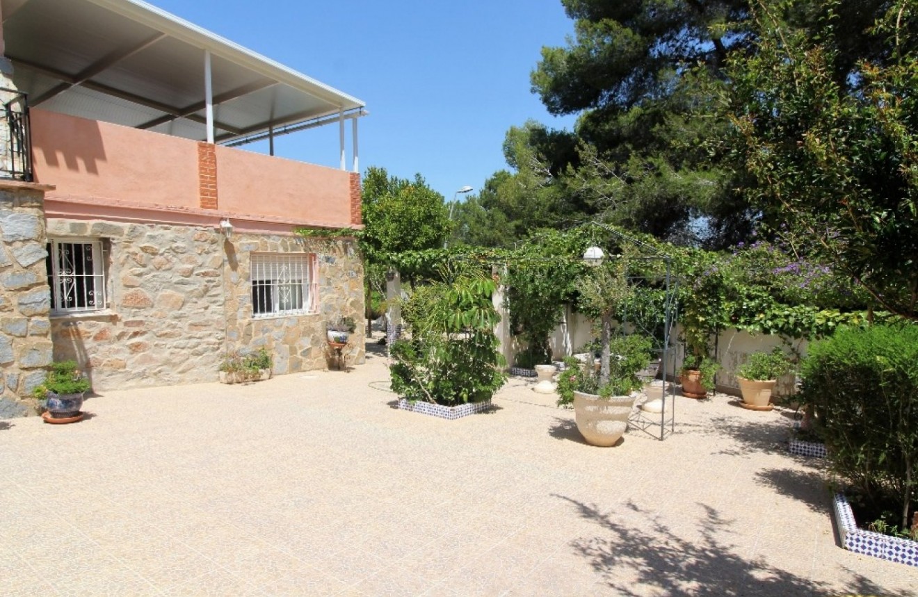 Segunda mano - Chalet -
Torrevieja - Los Balcones