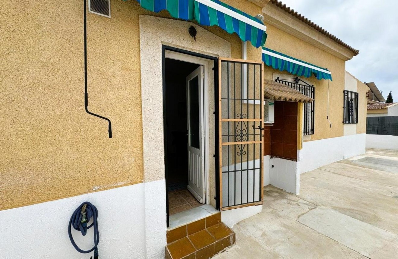 Resale - Bungalow -
Torrevieja - Costa Blanca