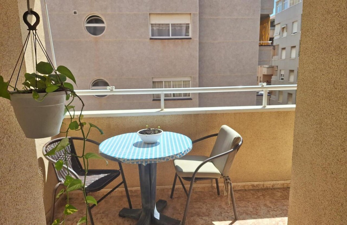 Z drugiej ręki - Mieszkanie w bloku -
Torrevieja - Costa Blanca